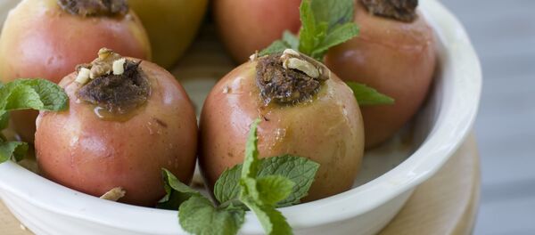 Традиционные на Рош-Ашана яблоки с медом - Sputnik Беларусь