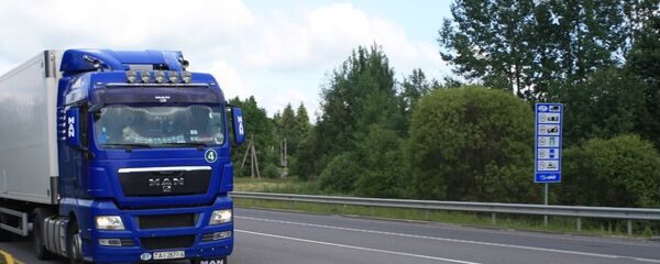 Фура подъезжает к КПП Мядининкай, архивное фото - Sputnik Беларусь