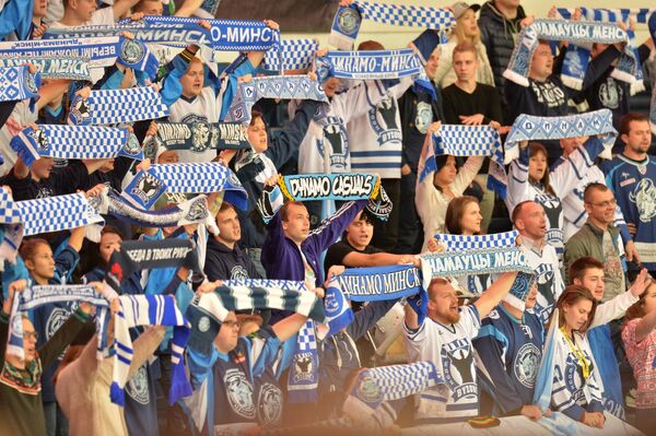 Согласно официальным данным, на матче присутствовало 14410 болельщиков - Sputnik Беларусь