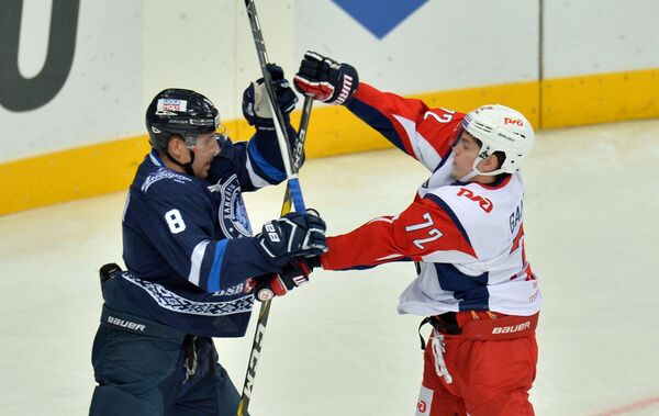 Схватка Илья Шинкевича (слева) и Эмиля Галимова - Sputnik Беларусь