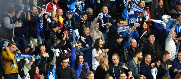 Фанаты ХК Динамо-Минск на игре команды - Sputnik Беларусь