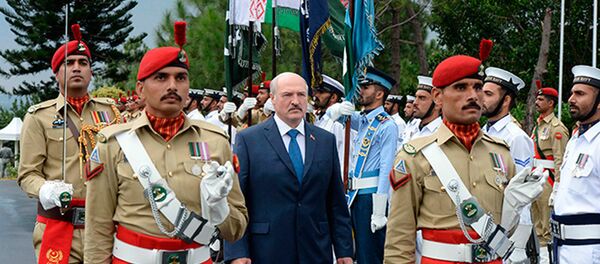 Церемония официальной встречи Президента Беларуси Александра Лукашенко с участием почетного караула, 5 октября 2016 года - Sputnik Беларусь