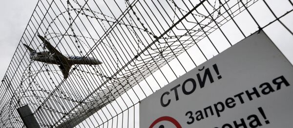 Самолет авиакомпании ЮТэйр заходит на посадку в аэропорту Внуково - Sputnik Беларусь
