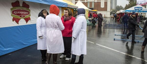 Площадь Ленина в Новосибирске заняли фуры с салом и конфетами из Беларуси - Sputnik Беларусь