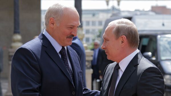 Президент России Владимир Путин (справа) и президент Беларуси Александр Лукашенко - Sputnik Беларусь