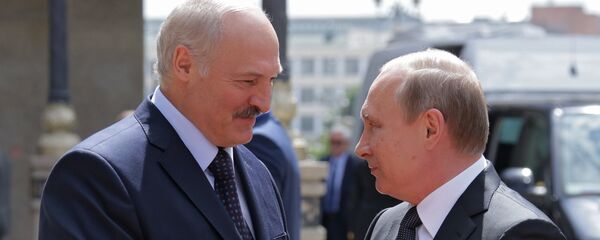 Президент России Владимир Путин (справа) и президент Беларуси Александр Лукашенко - Sputnik Беларусь