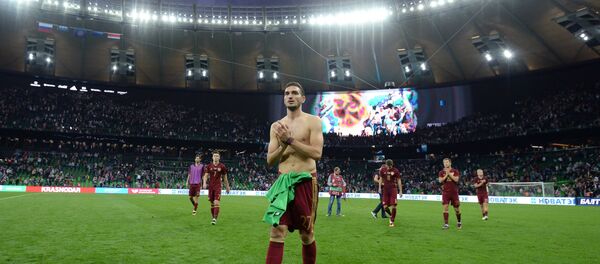 Игрок сборной России Магомед Оздоев (на первом плане) - Sputnik Беларусь