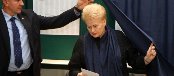 Президент Литвы Даля Грибаускайте на голосовании в парламент - Sputnik Беларусь