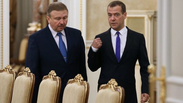 Председатель правительства РФ Дмитрий Медведев (справа) и премьер-министр Беларуси Андрей Кобяков - Sputnik Беларусь