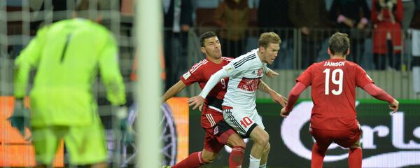 Александр Глеб у ворот сборной Люксембурга Александр Глеб у ворот сборной Люксембурга - Sputnik Беларусь