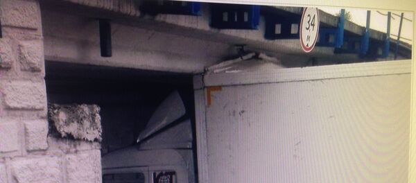 Застрявшая фура в Бресте - Sputnik Беларусь