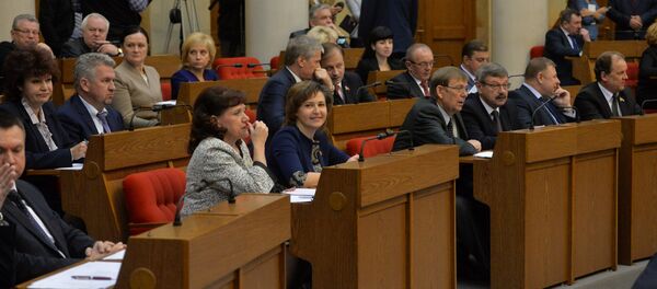 Многие депутаты 5-го созыва переизбраны и заняли свои привычные места - Sputnik Беларусь