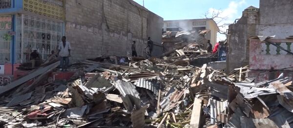 Спутник_Жизнь на руинах: гаитяне после урагана Мэтью разбирают завалы домов Спутник_Жизнь на руинах: гаитяне после урагана Мэтью разбирают завалы домов - Sputnik Беларусь