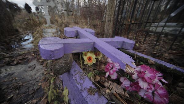 Кресты, поврежденные неизвестными вандалами, архивное фото - Sputnik Беларусь