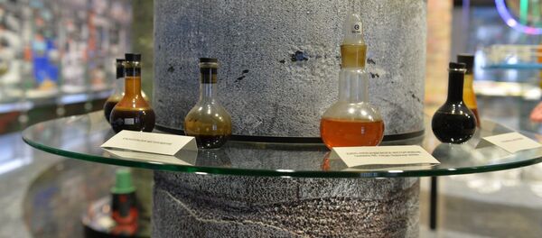 Образцы нефти в музее Образцы нефти в музее - Sputnik Беларусь