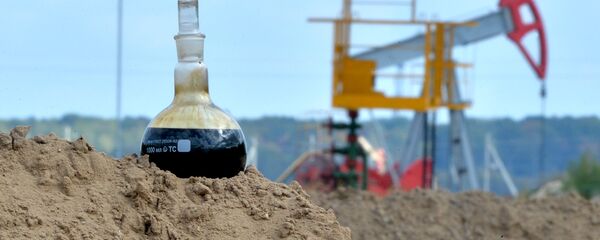 Добыча нефти, архивное фото - Sputnik Беларусь