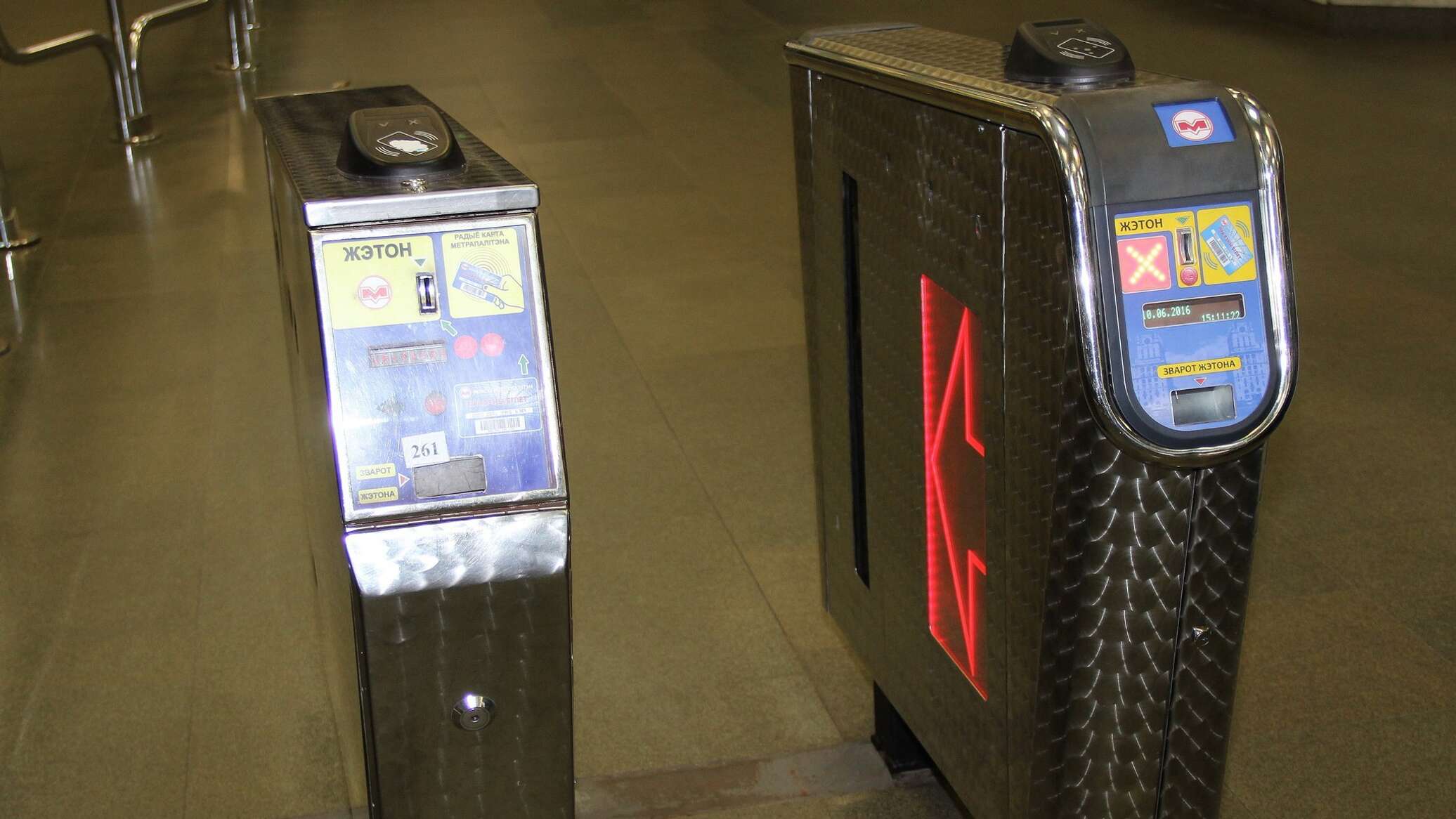 Три в одном: условия оплаты проезда банковской картой в метро изменились -  03.08.2018, Sputnik Беларусь