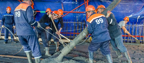 Строители сформировали первый участок плиты проезжей части Крымского моста Строители сформировали первый участок плиты проезжей части Крымского моста - Sputnik Беларусь