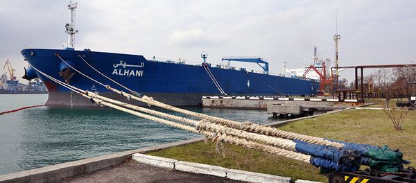 Азербайджанский танкер в порту Одессы - Sputnik Беларусь