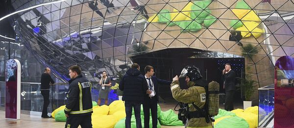 Сотрудники противопожарной службы в здании Сколково - Sputnik Беларусь