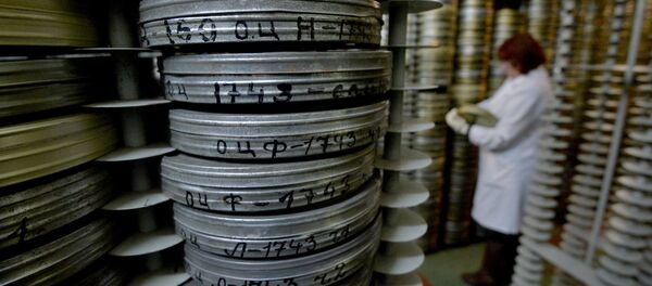 Кинопленка любит прохладу, чего не скажешь о ее хранителях Кинопленка любит прохладу, чего не скажешь о ее хранителях - Sputnik Беларусь