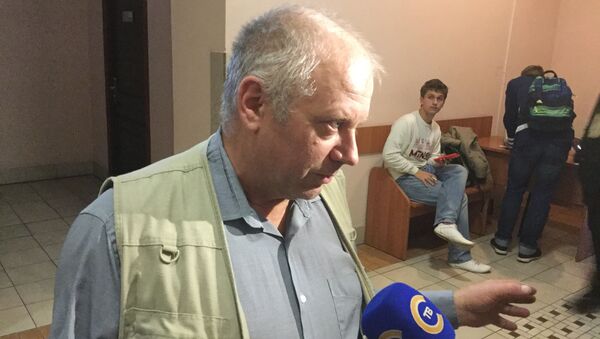 Свидетель Платц дает интервью после выступления в суде - Sputnik Беларусь