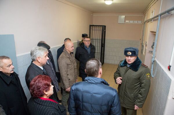 Члены Общественного совета при МВД изучили условия содержания заключенных  - Sputnik Беларусь
