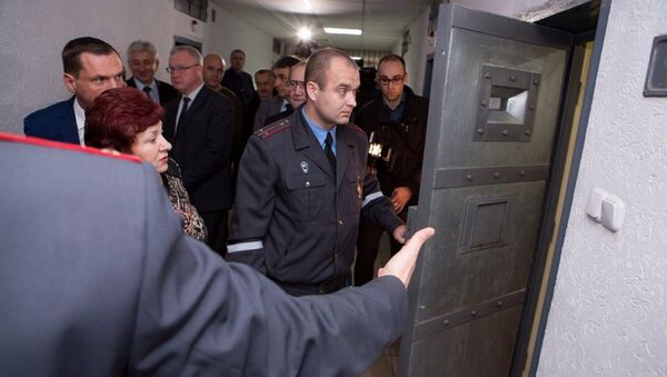 Члены Общественного совета при МВД изучили условия содержания заключенных - Sputnik Беларусь