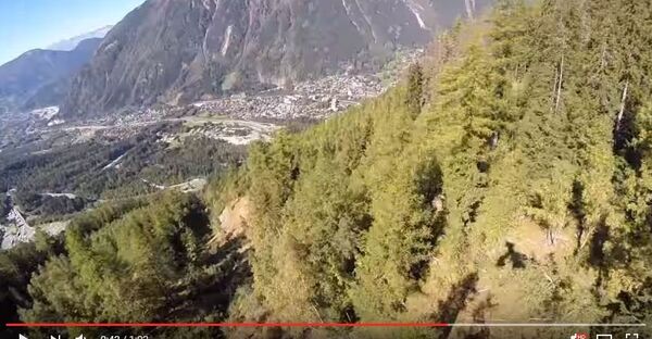 Прыжок бэйсджампера Эрика Дос Сантоса - Sputnik Беларусь