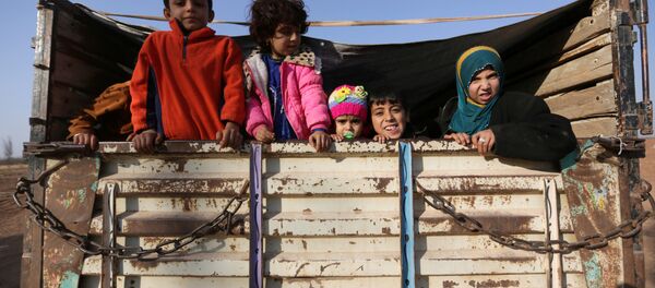 Беженцы покидают населенные пункты, расположенные вблизи Мосула - Sputnik Беларусь