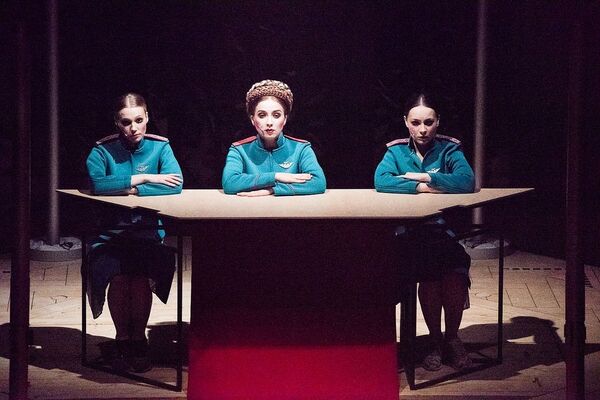 Мюзикл Сван рассказывает, как непросто получить российское гражданство - Sputnik Беларусь