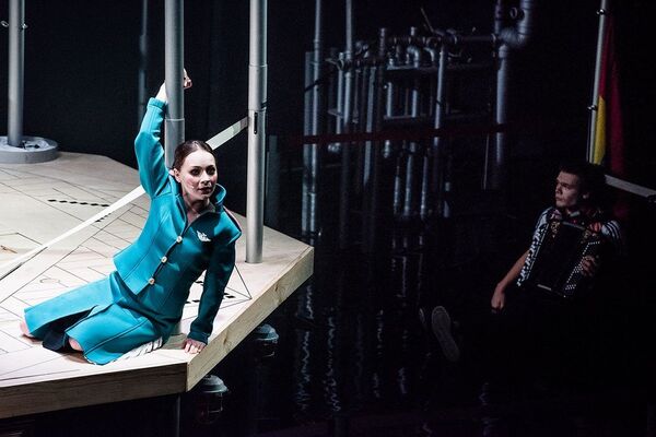 Сцена из спектакля Сван - Sputnik Беларусь