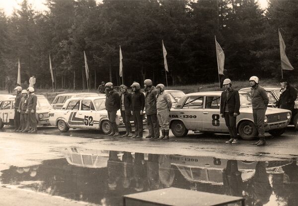Чемпионат БССР, экипажи перед стартом Чемпионат БССР, экипажи перед стартом - Sputnik Беларусь