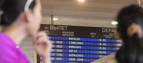Пассажиры в аэропорту Шереметьево. Пассажиры в аэропорту Шереметьево. - Sputnik Беларусь