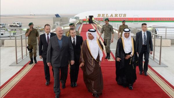 Во время встречи Президента Беларуси Александра Лукашенко в Дохе в международном аэропорту Хамад, 29 октября 2016 года - Sputnik Беларусь