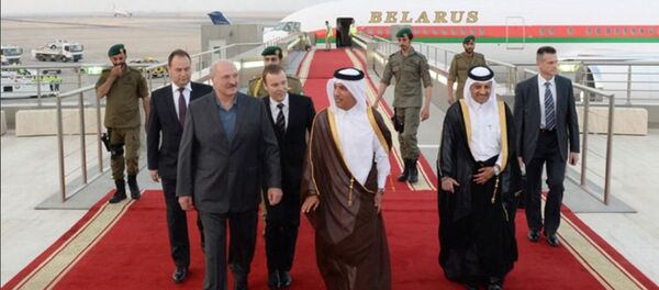 Во время встречи Президента Беларуси Александра Лукашенко в Дохе в международном аэропорту Хамад, 29 октября 2016 года - Sputnik Беларусь