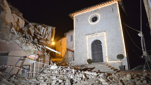 The Church of San Sebastiano stands amidst damaged houses in Castelsantangelo sul Nera, Italy, Wednesday, Oct 26, 2016 following an earthquake,. - Sputnik Беларусь