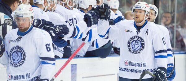 Хоккеисты минского Динамо в выездном матче КХЛ - Sputnik Беларусь