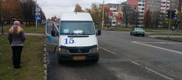 Маршрутка, из которой в Бресте выпала женщина - Sputnik Беларусь