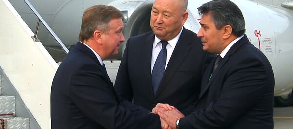 Красной дорожкой и рукопожатием встретили премьера Беларуси в аэропорту - Sputnik Беларусь