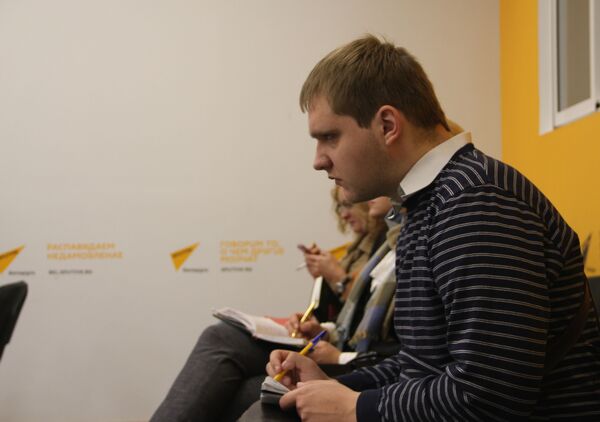 Журналисты работают на пресс-конференция в МПЦ Sputnik - Sputnik Беларусь