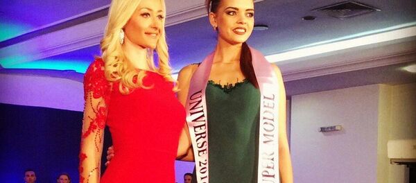 Елизавета Шикута (справа) стала второй красавицей на конкурсе СуперМодель Вселенная - Sputnik Беларусь