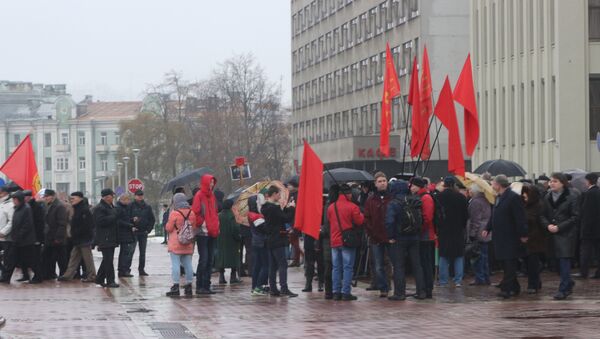 Коммунисты на площади Независимости в Минске - Sputnik Беларусь