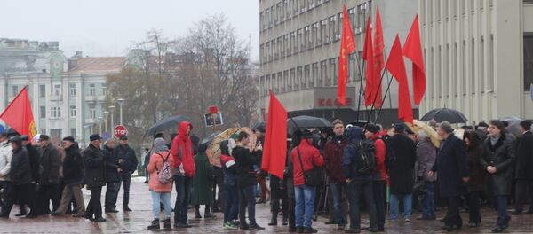 Коммунисты на площади Независимости в Минске - Sputnik Беларусь