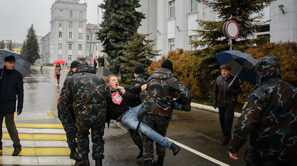 Задержание оппозиционеров возле МТЗ - Sputnik Беларусь