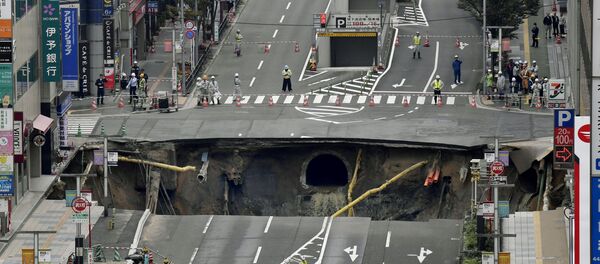 Провал грунта в японском городе Фукуока - Sputnik Беларусь