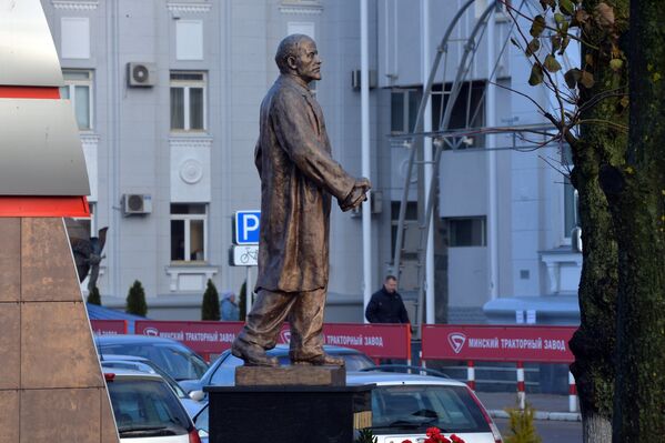 Памятник Ленину открылся в сквере 70 лет МТЗ - Sputnik Беларусь