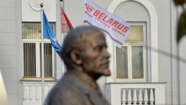 Памятник Ленину возле МТЗ - Sputnik Беларусь