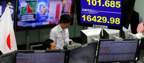 Обменный курс японской иены к доллару США в одной из торговых компаний Токио Обменный курс японской иены к доллару США в одной из торговых компаний Токио - Sputnik Беларусь