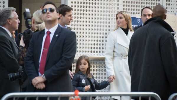 Иванка Трамп и Джаред Кушнер с дочерью в день выборов президента США - Sputnik Беларусь